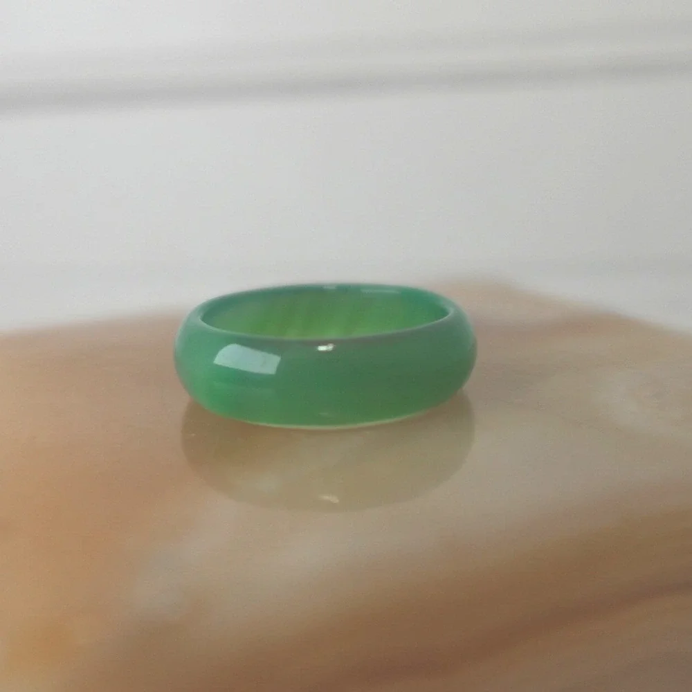 Vintage Green Jade Ring Size 7 Natural Circle Round Retro Boho Hippie Unisex
